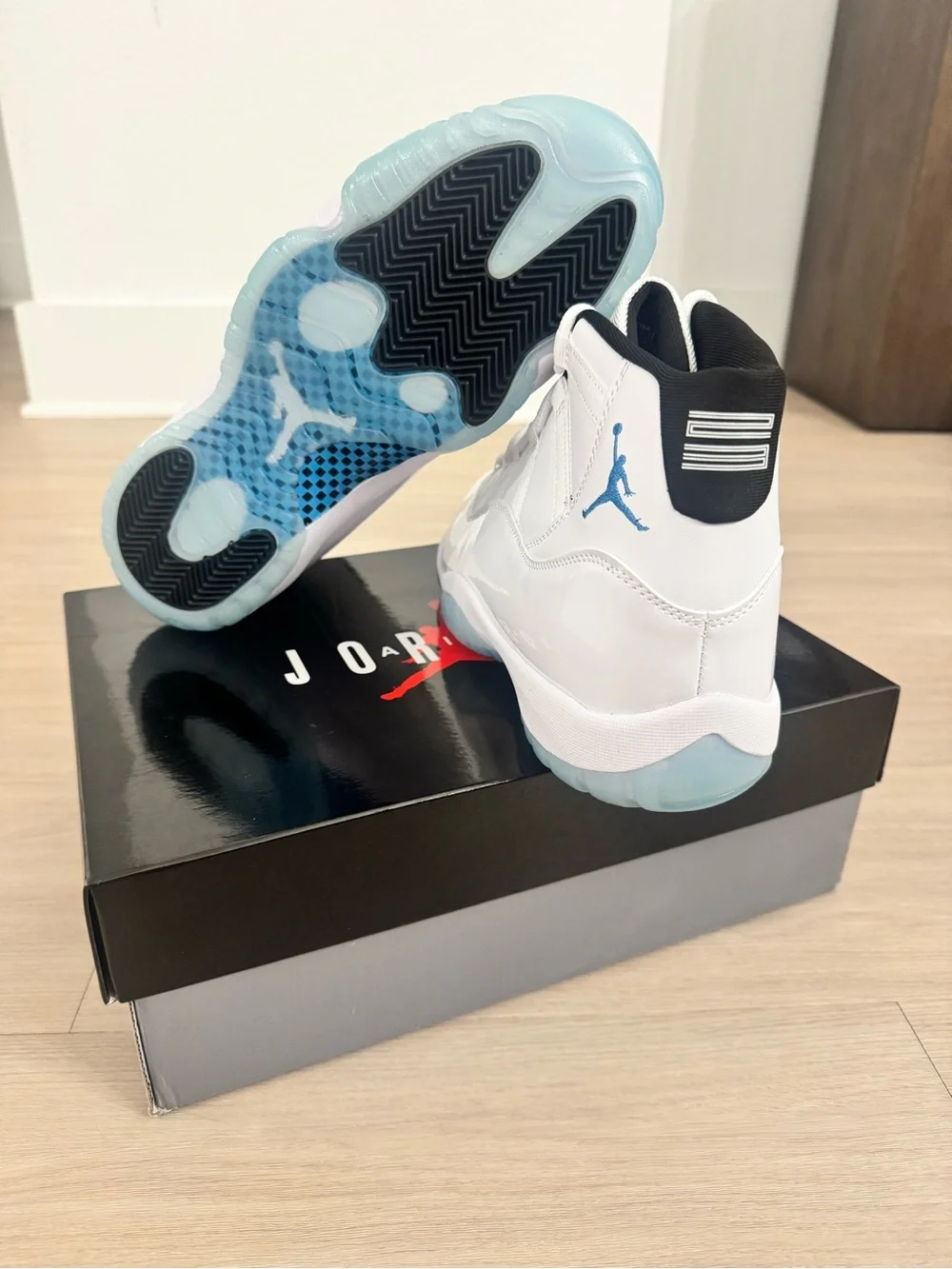 Jordan 11 Legend Blue